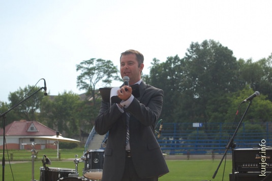 Евангелизационный концерт на слуцком стадионе собрал около 400 человек