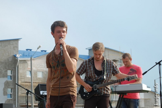 Евангелизационный концерт на слуцком стадионе собрал около 400 человек