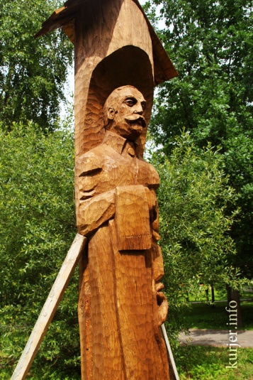 Мастера подарили дюжину скульптур