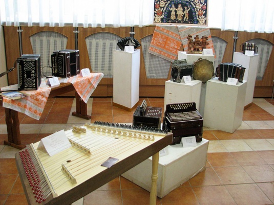 Цимбалы и гармонь: традиции и современность