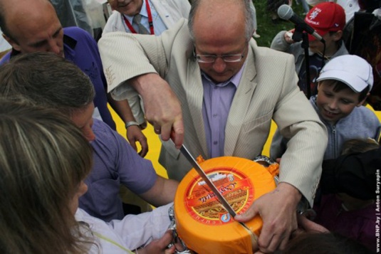 Слуцким ткачам выделят 3 млрд рублей на шёлк, золотые и серебряные нити