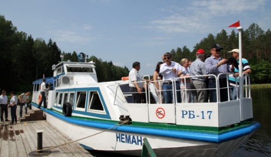 Макей показал иностранным дипломатам красоты Гродненской области