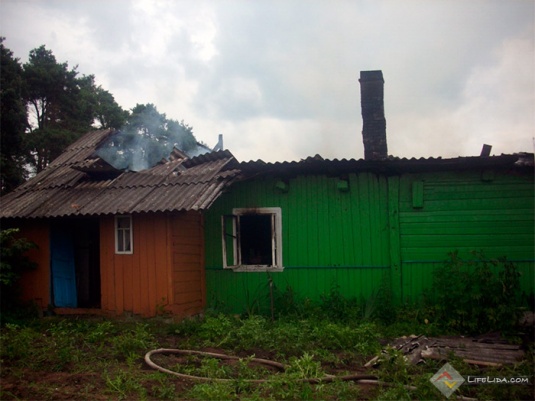 В Лидском районе сгорел жилой деревянный дом (фото)