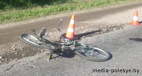 Под Лунинцем байкер-бесправник травмировал троих несовершеннолетних велосипедистов