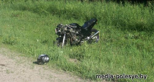 Под Лунинцем байкер-бесправник травмировал троих несовершеннолетних велосипедистов
