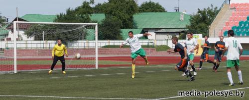 ФК «Лунинец» крупно уступил «Строителю» из Столина ФК «Лунинец» крупно уступил «Строителю» из Столина