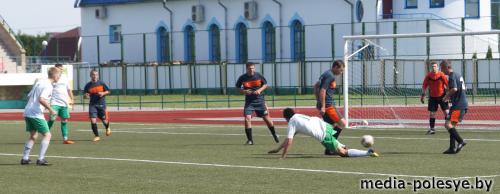 ФК «Лунинец» крупно уступил «Строителю» из Столина ФК «Лунинец» крупно уступил «Строителю» из Столина