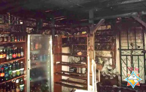 В купальскую ночь в Столинском районе горел торговый павильон В купальскую ночь в Столинском районе горел торговый павильон