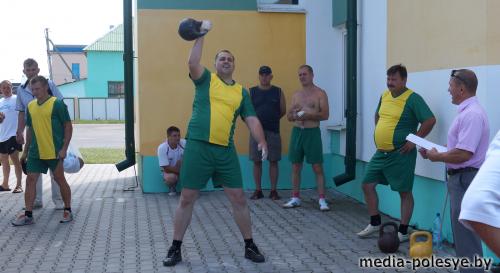 В Лунинце прошла зональная спартакиада среди работников ЖКХ