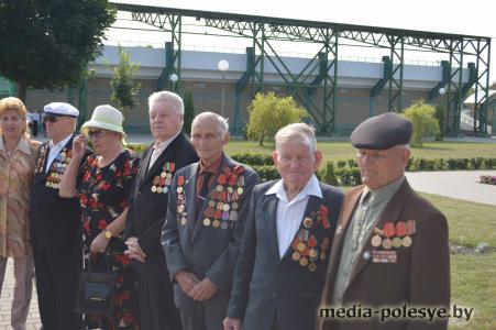 В Лунинце прошёл митинг. Ветераны отправились по местам боевой славы