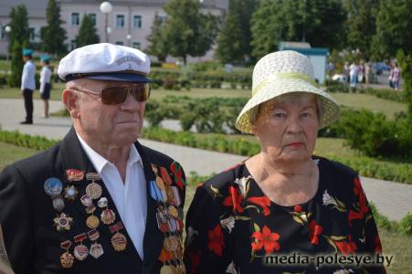В Лунинце прошёл митинг. Ветераны отправились по местам боевой славы