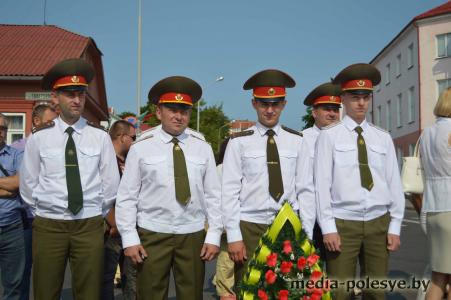 В Лунинце прошёл митинг. Ветераны отправились по местам боевой славы