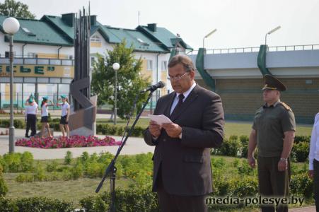 В Лунинце прошёл митинг. Ветераны отправились по местам боевой славы