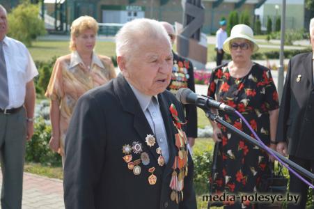 В Лунинце прошёл митинг. Ветераны отправились по местам боевой славы