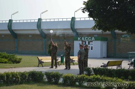 В Лунинце прошёл митинг. Ветераны отправились по местам боевой славы