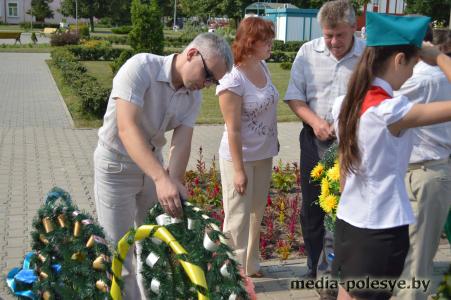 В Лунинце прошёл митинг. Ветераны отправились по местам боевой славы