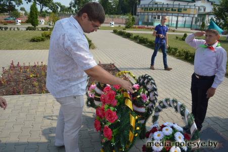 В Лунинце прошёл митинг. Ветераны отправились по местам боевой славы