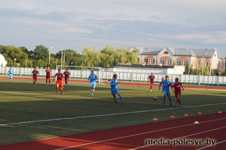 ФК «Гранит» в домашнем матче разгромил гостей из Берёзы