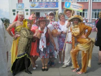 З дыпломамі вярнуліся столінскія гумарысты з абласнога фестывалю гумару