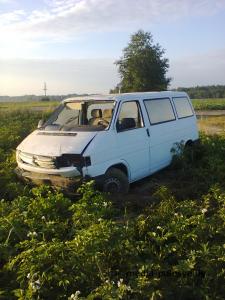 Пьяный водитель разбил голову на взятом в ремонт бусе Пьяный водитель разбил голову на взятом в ремонт бусе