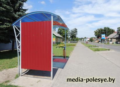 «Не моё – не жалко!»: по вине нерадивых людей остановки приходят в негодность