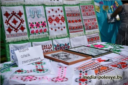 "Деревня живет - жизнь продолжается". По 400 лет деревням Дворецкого сельисполкома