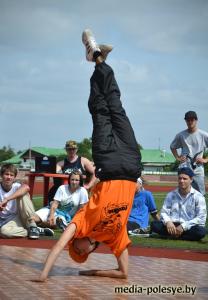 Белорусы, украинцы и россияне по"миТУСИЛИ" в Лунинце Белорусы, украинцы и россияне по"миТУСИЛИ" в Лунинце