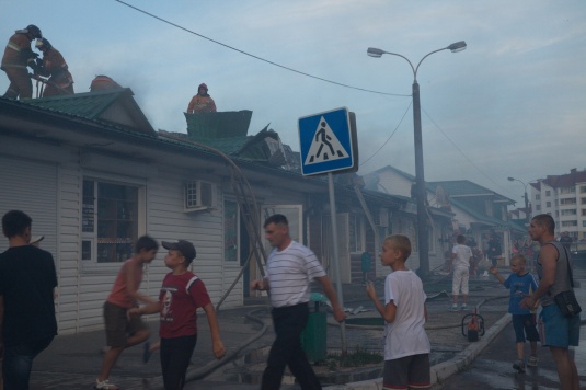 Мозырский фотограф сделал большой репортаж с пожара на Мозырском рынке (фото)