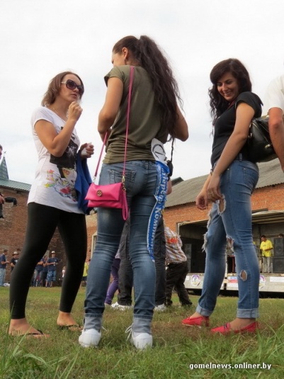 В болотах под Калинковичами внедорожники устроили гонки на выживание (фото)