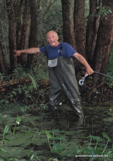В болотах под Калинковичами внедорожники устроили гонки на выживание (фото)