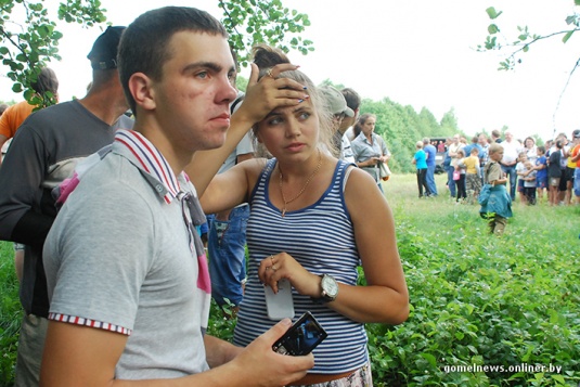 В болотах под Калинковичами внедорожники устроили гонки на выживание (фото)