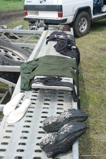 В болотах под Калинковичами внедорожники устроили гонки на выживание (фото)