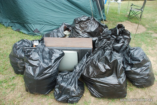 В болотах под Калинковичами внедорожники устроили гонки на выживание (фото)