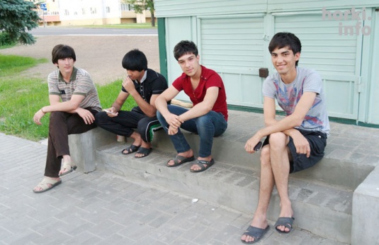 Когда возле всех общежитий БГСХА появятся урны для мусора?