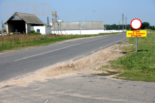 Дорогу к «Агрокомбинату Восход» перегородили из-за африканской чумы