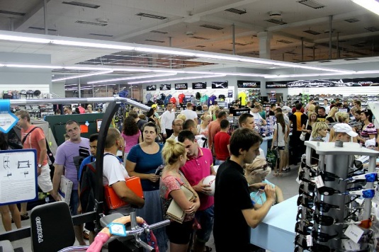 Фоторепортаж: в Гродно прошла ночь распродаж