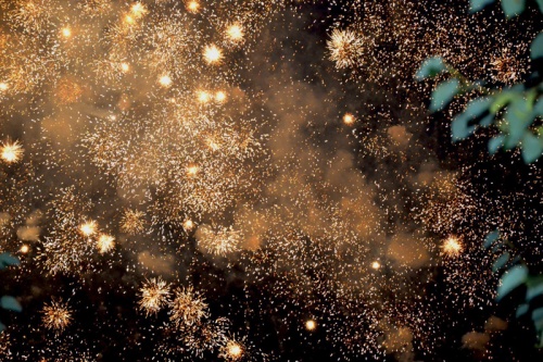 Фото-экспансия. Слуцкий леший, красивый салют и загар на «Строителях»