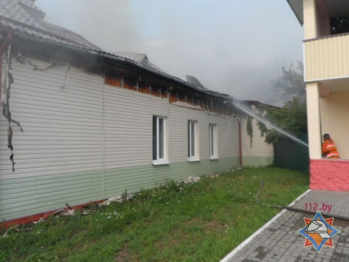 Здание ДОСААФ горело в Хойниках (фото, видео)