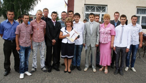 Вступая во взрослую жизнь. В Поставском профтехколледже прошёл выпускной (+фото)