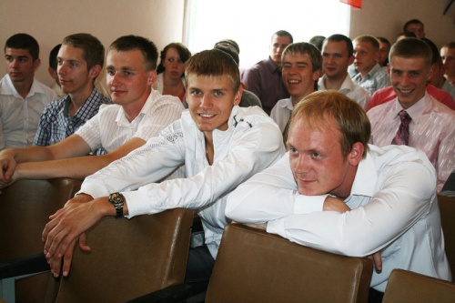 Вступая во взрослую жизнь. В Поставском профтехколледже прошёл выпускной (+фото)