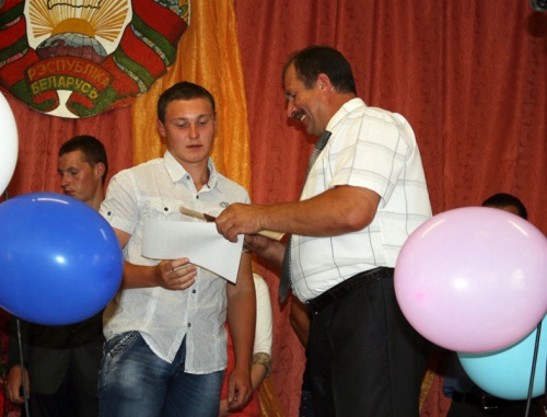 Вступая во взрослую жизнь. В Поставском профтехколледже прошёл выпускной (+фото)