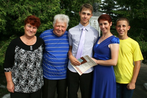 Вступая во взрослую жизнь. В Поставском профтехколледже прошёл выпускной (+фото)