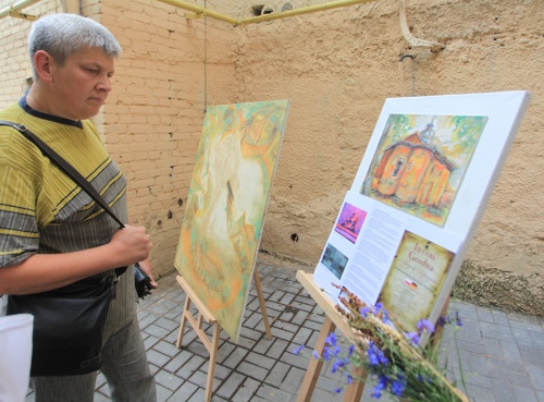 Фоторепортаж: в галерее “Крыга” гродненцам предложили взглянуть на Гродно глазами иностранных художников