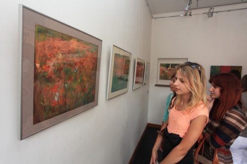 Фоторепортаж: в галерее “Крыга” гродненцам предложили взглянуть на Гродно глазами иностранных художников