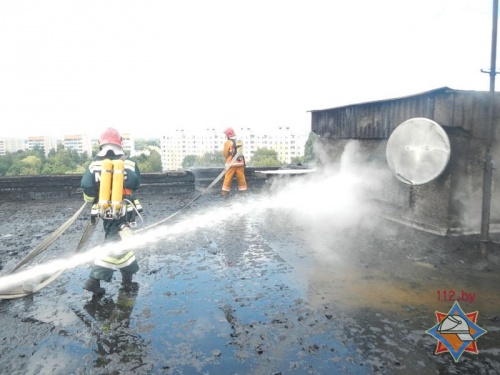 В Речице горела крыша 9-этажного дома (фото)