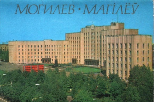 Новая плитка и клумбы – реконструкция площади Ленина продолжается (фото разных лет)