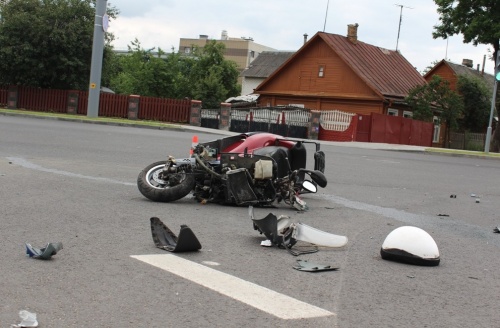 В Гродно водитель Opel отвлекся и не увидел встречный скутер