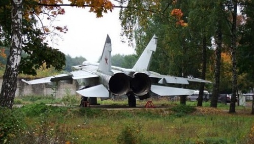 “Есть не только МиГ”: в Гродно в музей под открытым небом планирую перенести самолет-памятник из Щучина