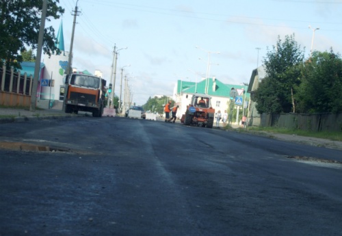 В Барановичах ремонтируют главные улицы