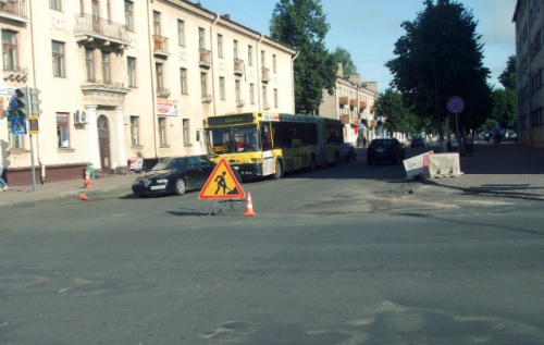 В Барановичах ремонтируют главные улицы